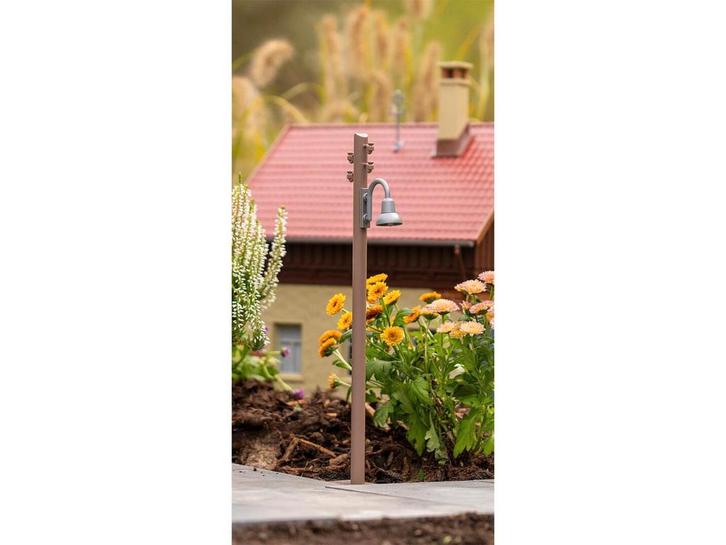 POLA 333232 Holzmast mit Bogenleuchte, 2 Stück (04/2026), Hobby en Vrije tijd, Modelbouw | Figuren en Diorama's, Nieuw, Ophalen of Verzenden