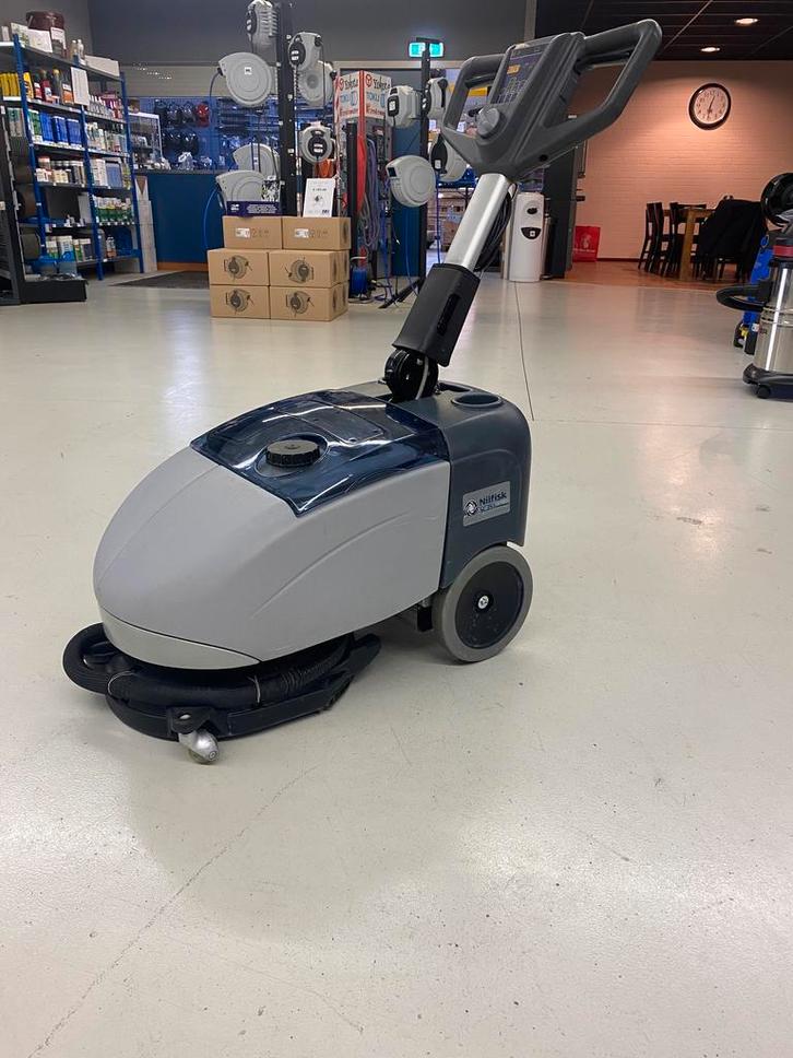 Nilfisk schrobmachine SC351 full pkg second life, Doe-het-zelf en Verbouw, Reinigingsmachines, Schrobmachine, Gebruikt, Ophalen of Verzenden
