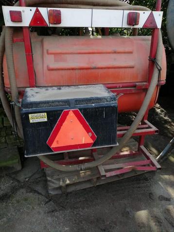 Gebruikte 300 - 1.000 Liter - tanken ... +  pomp en verdeler beschikbaar voor biedingen