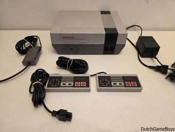 Nintendo Nes -  Console + 2 Controllers beschikbaar voor biedingen
