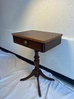 Bijzettafel - Antieke Bijzettafel van Donkerhout – Gesneden,
