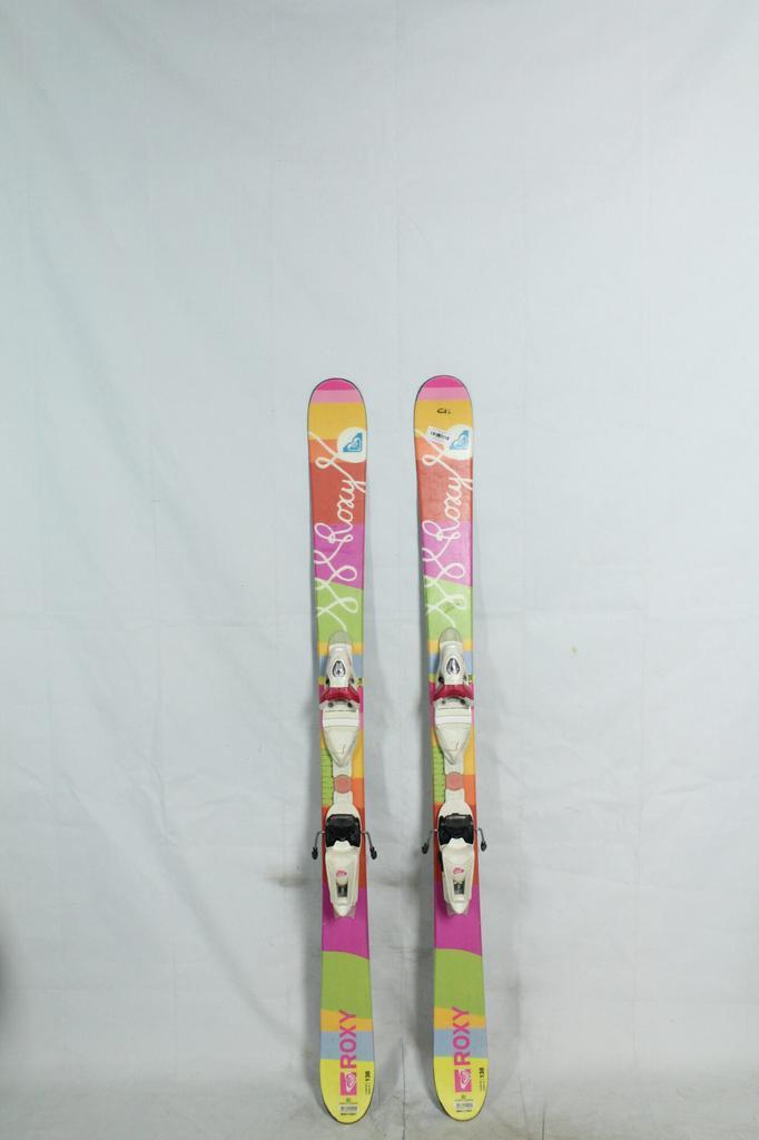 Refurbished - Ski - Roxy rainbow twintip - 138, Sport en Fitness, Skiën en Langlaufen, Skiën, 100 tot 140 cm, Gebruikt, Overige merken