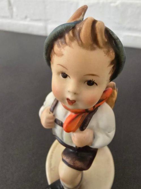 Goebel - Beeldje - Schooljongen met boekentas - TMK2 -, Antiek en Kunst, Curiosa en Brocante