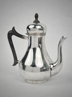 Voorschoten - Koffiepot - pear-shaped body - .835 zilver -