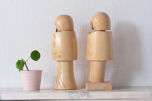 Twee vintage sosaku Kokeshi-poppen - Hout - Japan, Antiek en Kunst, Kunst | Designobjecten