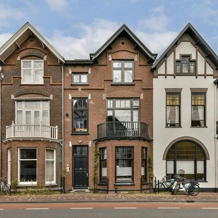 Ruime eengezinswoning met tuin, gemeubileerd en ge..., Huizen en Kamers, Huizen te koop