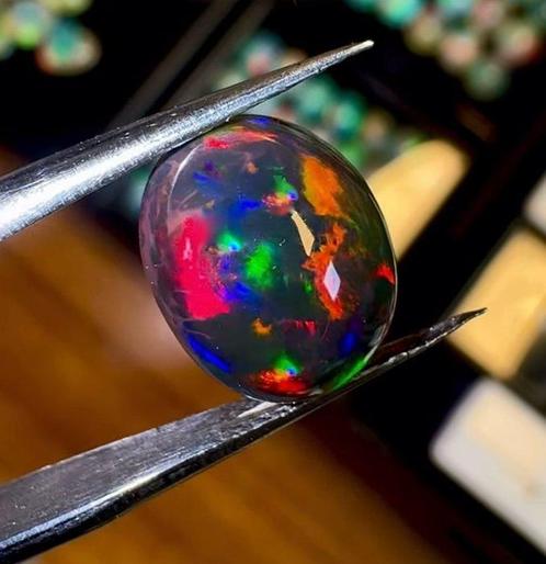 Opaal Adembenemende Ethiopische zwarte opaal. Een echt, Verzamelen, Mineralen en Fossielen