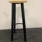 Tweedehands barkruk zithoogte 77 cm, Houten zitiing -  Zwart, Huis en Inrichting, Barkrukken, Ophalen of Verzenden, Gebruikt, Hout