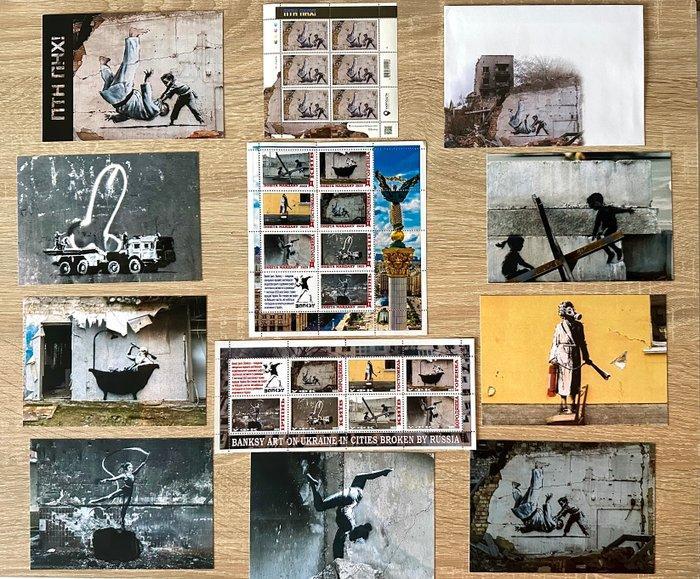 Banksy (1974) - 2 sets postzegels en ansichtkaarten over de, Verzamelen, Ansichtkaarten | Buitenland