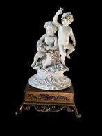 Triade, Capodimonte - Benacchio - sculptuur, Fanciulli che