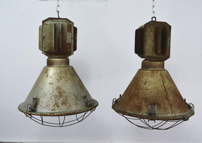 Mesko - Plafondlamp - Glas, Staal - Twee Poolse industriële, Antiek en Kunst, Antiek | Wandborden en Tegels
