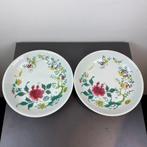 Een Chinese famille-rose vogel-en-bloemen schaal - Porselein, Antiek en Kunst