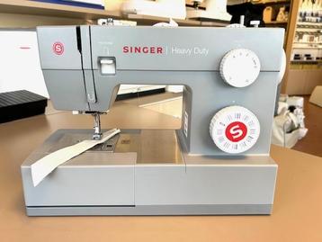 Singer naaimachine bij de naaimachine speciaalzaak beschikbaar voor biedingen