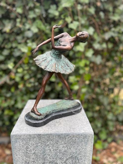 Bronzen Ballerina - Sculptuur - Beeld - 32x15x23cm - 3.6Kg, Tuin en Terras, Tuinbeelden, Mensenbeeld, Nieuw, Metaal, Verzenden
