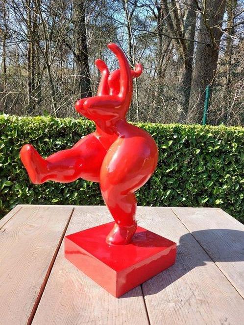 Beeld, abstract kunstig beeld van een dikke dame in rode, Antiek en Kunst, Kunst | Designobjecten
