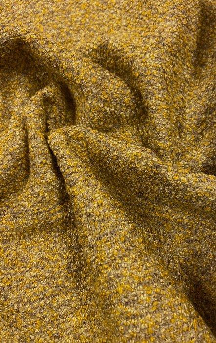 Speciaal bouclè-stofje met rubberen achterkant. - Meubelstof, Antiek en Kunst, Antiek | Kleden en Textiel