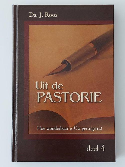 4 Uit de Pastorie 9789073400405 J. Roos, Boeken, Godsdienst en Theologie, Gelezen, Verzenden