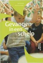Gevangen in een schelp 9789001757540, Zo goed als nieuw