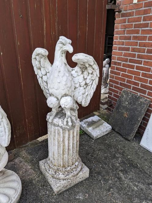 Adelaar op sokkel, Tuin en Terras, Tuinbeelden