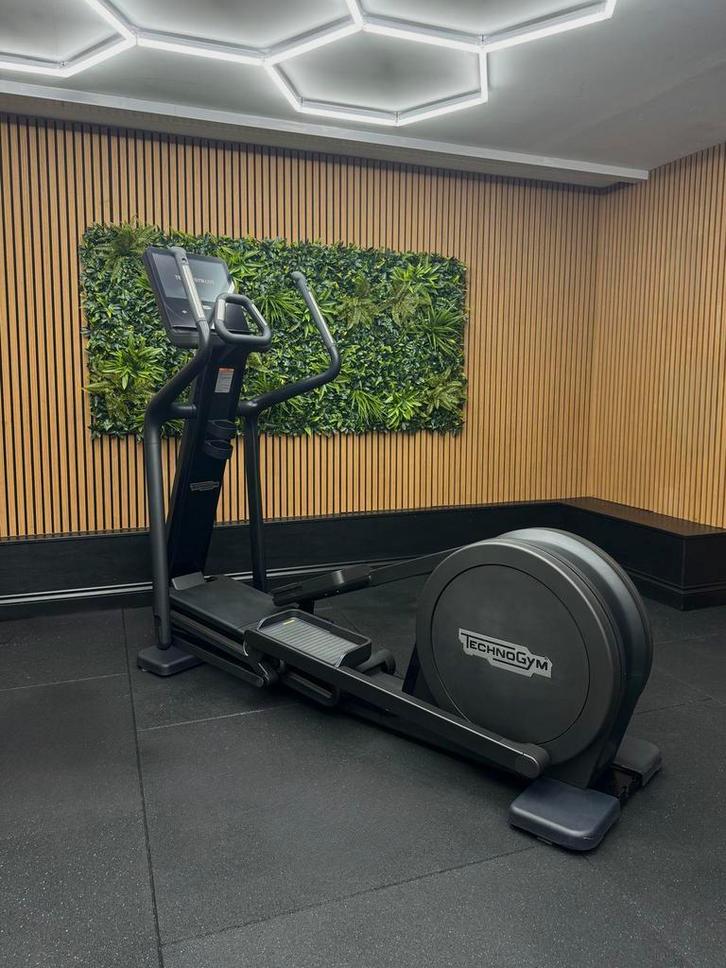 Technogym Artis Synchro Adjust Ramp LIVE, Sport en Fitness, Fitnessapparatuur, Gebruikt