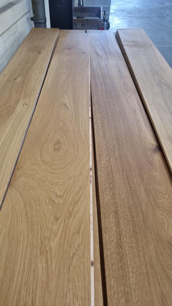 Restpartij 9.98 m2 eiken multiplank, behandeld, Doe-het-zelf en Verbouw, Hout en Planken, Plank, Zo goed als nieuw, Minder dan 25 mm