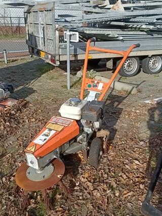 Onkruidborstelmachine, Nimos, NUG, 2002 beschikbaar voor biedingen