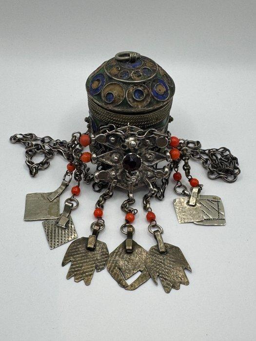 Halsketting Zilver - Amulet - Doosje koper/messing, Antiek en Kunst, Kunst | Niet-Westerse kunst