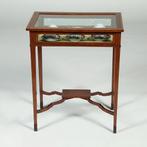 Vitrinetafeltje met ingelegde hulsthouten biezen langs boven, Antiek en Kunst, Ophalen of Verzenden