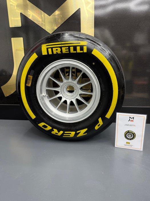 Wiel compleet met band - Pirelli - Tire complete on wheel, Verzamelen, Automerken, Motoren en Formule 1