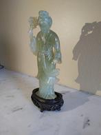 chinoise, dame à la fleur en pierre verte céladon - steen -
