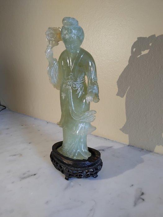 chinoise, dame à la fleur en pierre verte céladon - steen -, Antiek en Kunst, Antiek | Overige Antiek