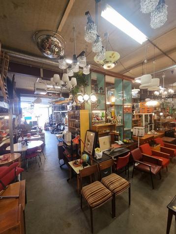 Vintage winkel Amsterdam noord beschikbaar voor biedingen