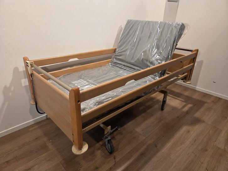 Stiegelmeyer 5045 #10A Elektrisch Hoog laag Thuiszorg-bed, Diversen, Verpleegmiddelen, Zo goed als nieuw, Verzenden