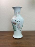 Een fijne famille rose vaas van Chinees porselein - Keramiek, Antiek en Kunst