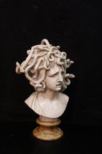 sculptuur, Medusa con serpenti - 68 cm - Marmer