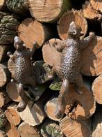 Decoratief ornament (2) - Paar gietijzeren eekhoorns -