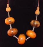 Antieke Kabyle Berber ketting in fenolhars en zilver.