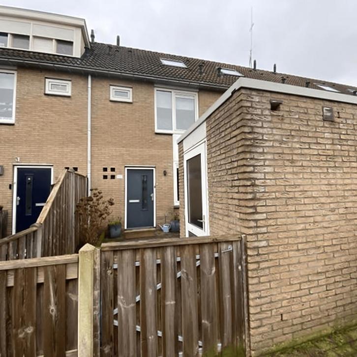 Eengezinswoning met tuin, wasmachine en gestoffeerd, Huizen en Kamers, Huizen te koop