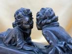sculptuur, Heavy resin signed sculpture – Two children
