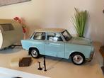 Hachette 1:8 - Modelauto - Trabant 601 mit Würdig 301 deluxe, Hobby en Vrije tijd, Modelauto's | 1:5 tot 1:12, Nieuw