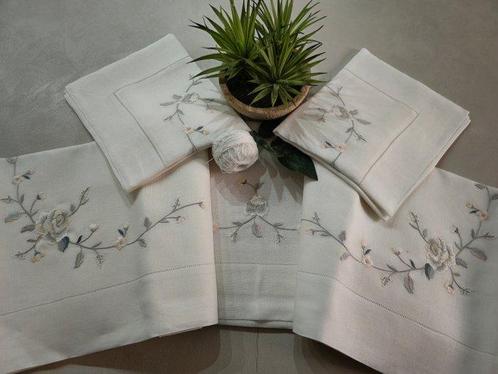 lenzuolo ricamato con rifiniture a mano puro lino Bellora di, Antiek en Kunst, Antiek | Kleden en Textiel