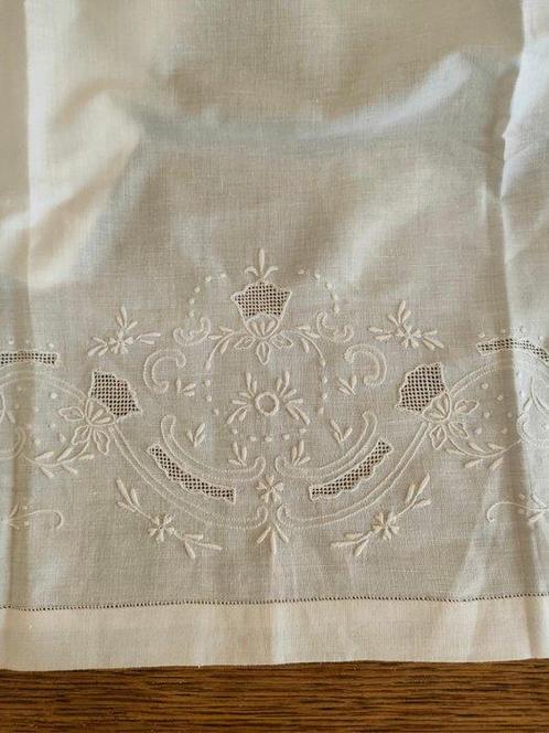 Handdoek (2) - 110 cm - 67 cm, Antiek en Kunst, Antiek | Kleden en Textiel
