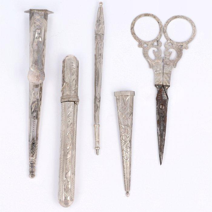 Nederland 19e eeuw - NO RESERVE - Naaiset (4), Antiek en Kunst, Antiek | Goud en Zilver