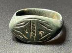 Viking periode Brons Ring met een interessante afbeelding, Antiek en Kunst