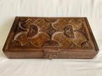 Prachtige antieke Lederen kist met Moreske art deco, Antiek en Kunst