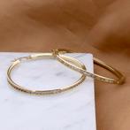 Gouden oorringen met zirconia | Ø 51,5 mm (grote oorringen), Gebruikt, Overige kleuren, Ophalen of Verzenden, Met edelsteen