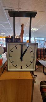 Vintage dual station clock by Pragotron, Antiek en Kunst, Antiek | Lampen, Ophalen