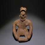 Colima, Westkust Mexico Terracotta Zittende figuur. 13 cm H.