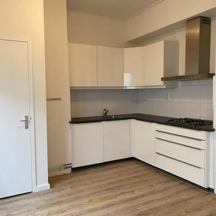 Ruim appartement met wasmachine aansluiting en ter..., Huizen en Kamers, Huizen te huur, Direct bij eigenaar, Appartement