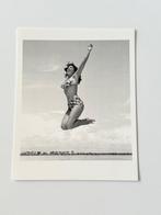 Bunny Yeager (1929–2014) - Pin-up Bettie Page nude in beach,, Antiek en Kunst